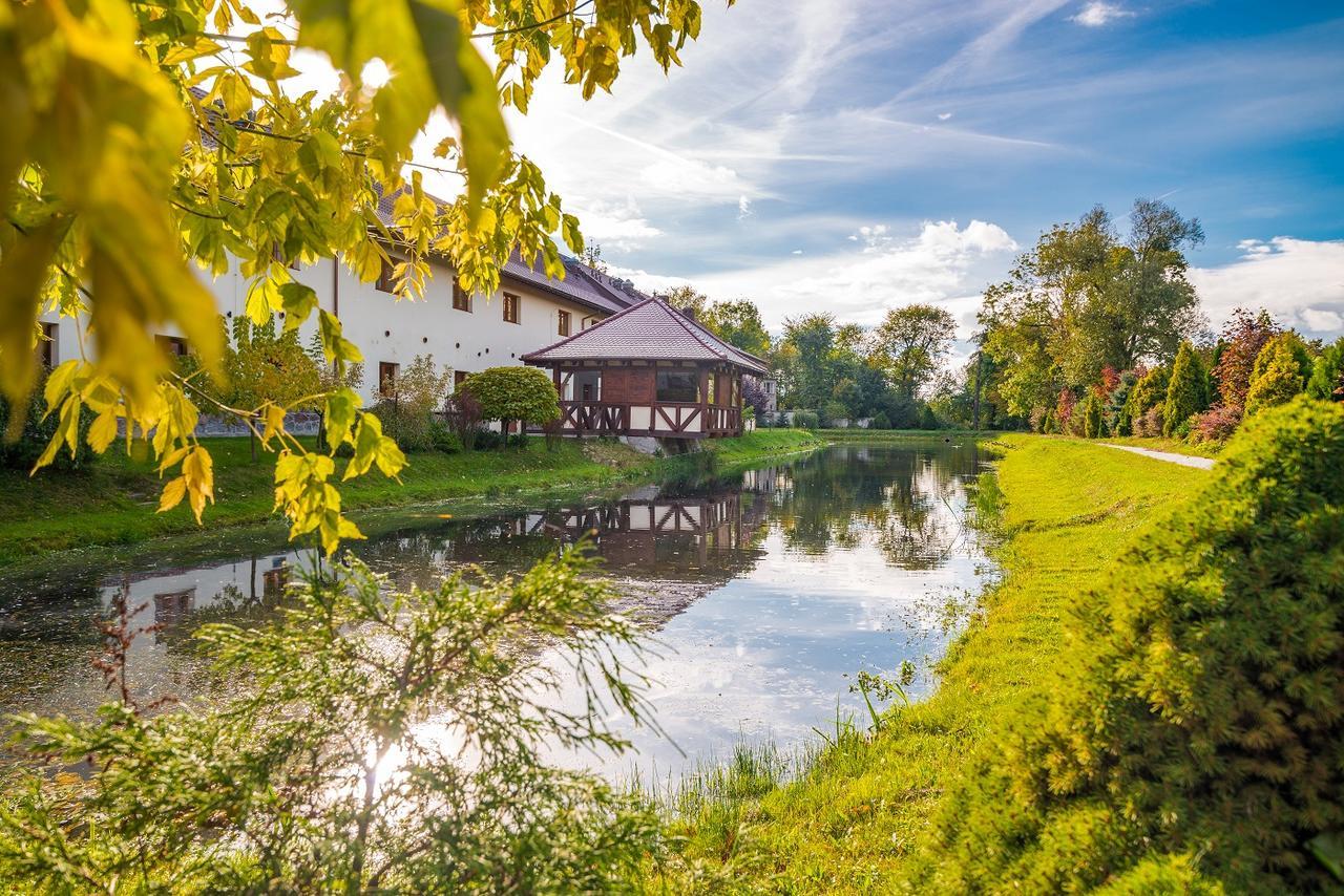 Hotel Karczyce Bagian luar foto