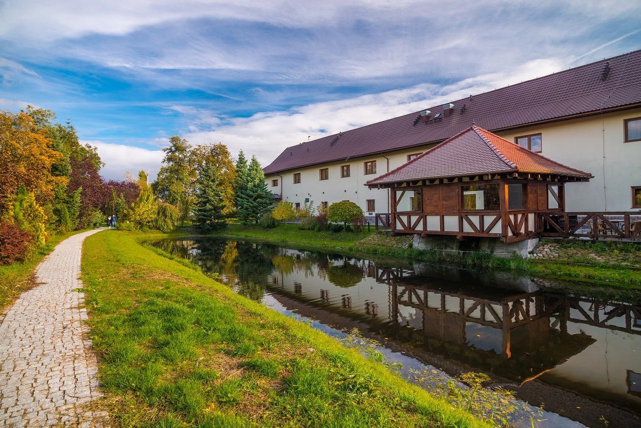 Hotel Karczyce Bagian luar foto