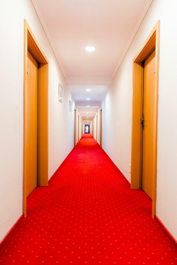 Hotel Karczyce Bagian luar foto